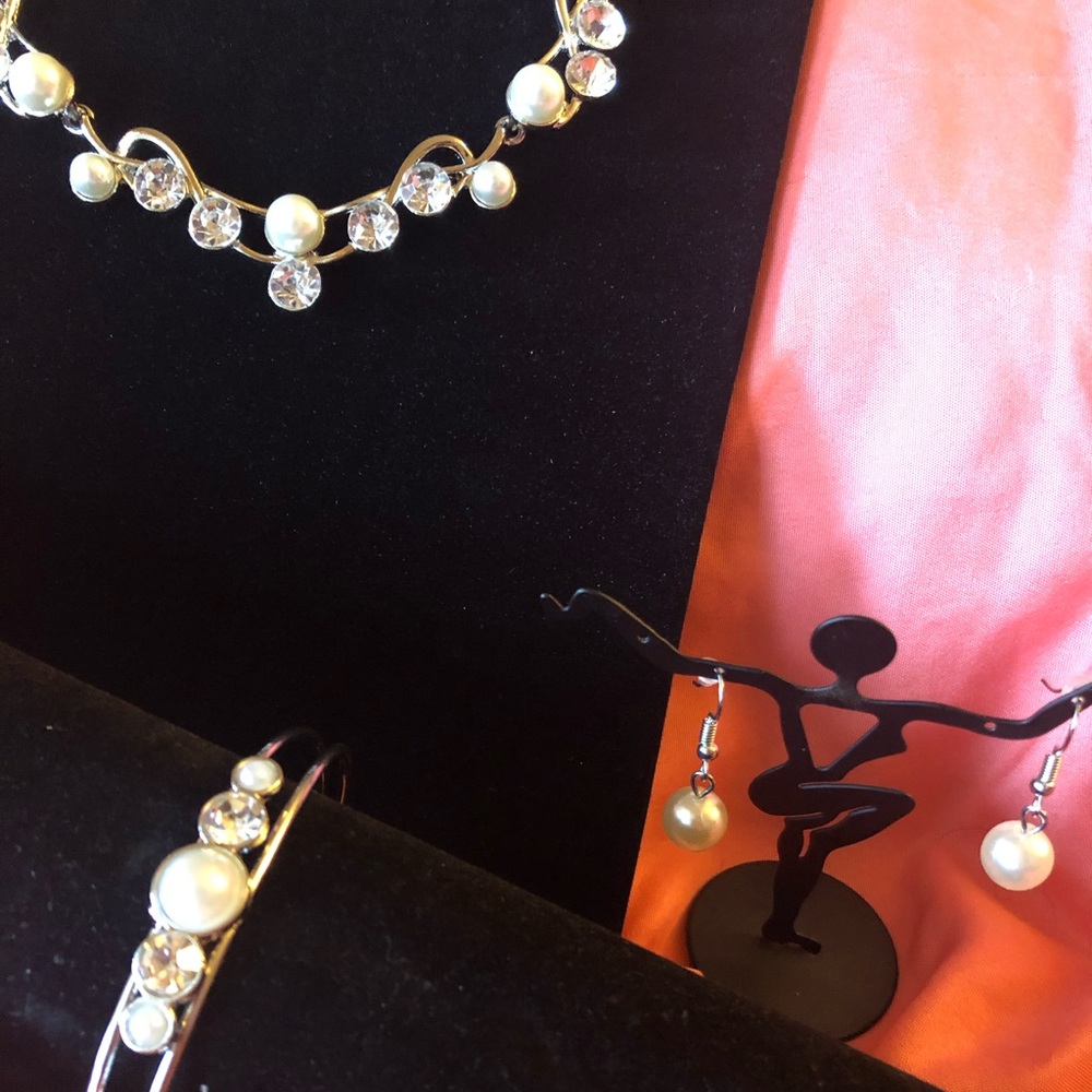 Diamonds and Pearls Set